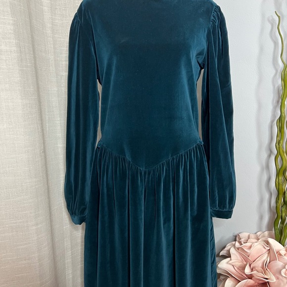 80s Vintage Norman Shirtmakers Green Velvet Dress A Line Pleated Women's Size 12 - Picture 5 of 15